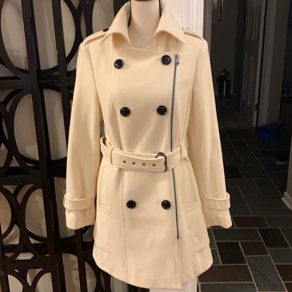 Stunning!! Worthington Medium Cream Trench